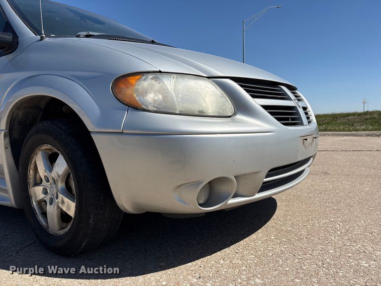 image for item FG2988 2006 Dodge Grand Caravan SXT van