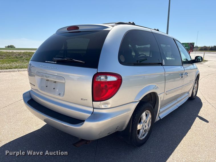 image for item FG2988 2006 Dodge Grand Caravan SXT van