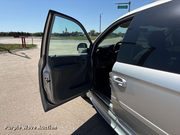 image for item FG2988 2006 Dodge Grand Caravan SXT van