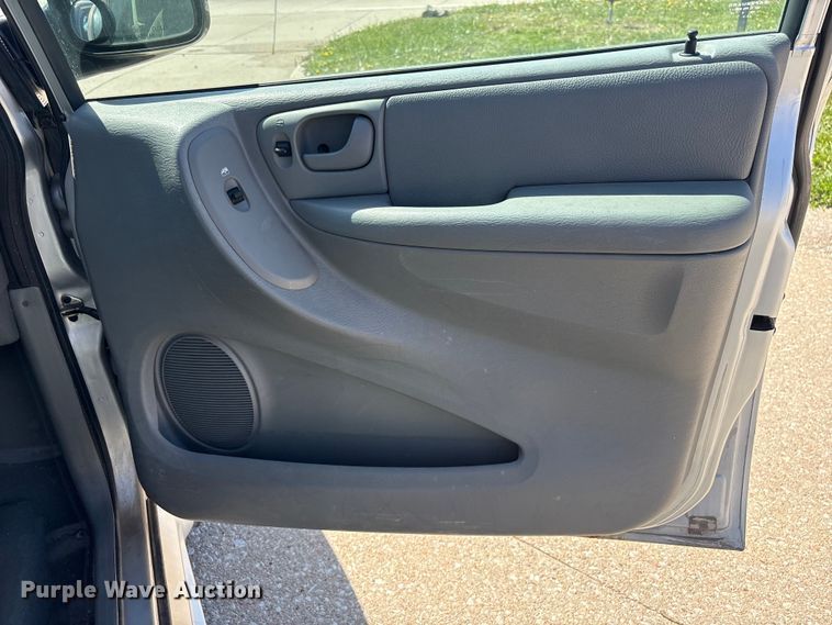 image for item FG2988 2006 Dodge Grand Caravan SXT van