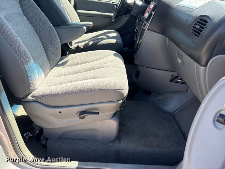image for item FG2988 2006 Dodge Grand Caravan SXT van
