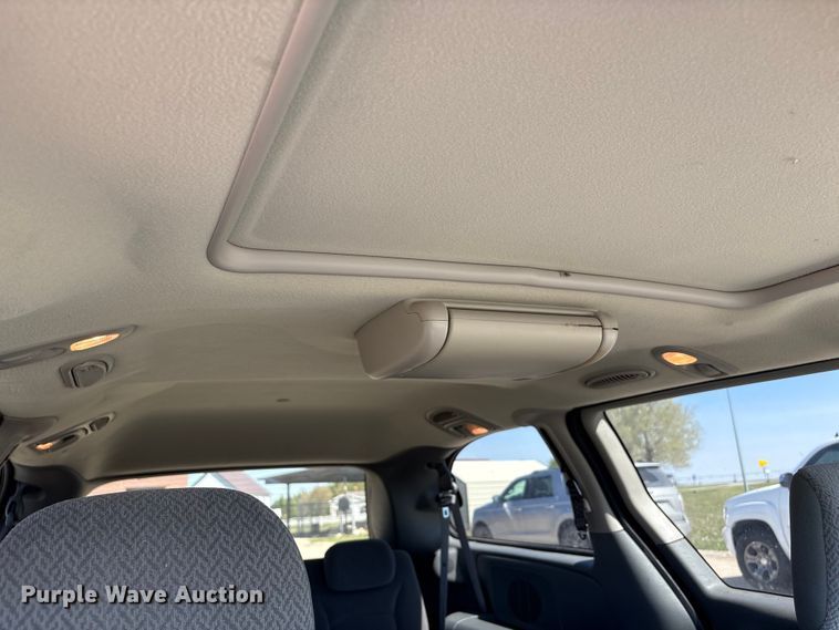 image for item FG2988 2006 Dodge Grand Caravan SXT van