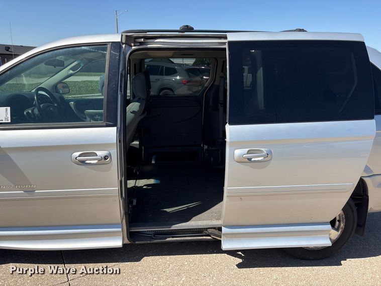 image for item FG2988 2006 Dodge Grand Caravan SXT van