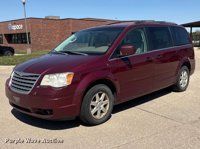 image for item FG2989 2008 Chrysler Town And Country van