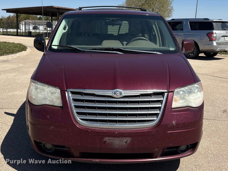 image for item FG2989 2008 Chrysler Town And Country van