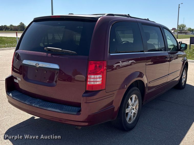 image for item FG2989 2008 Chrysler Town And Country van