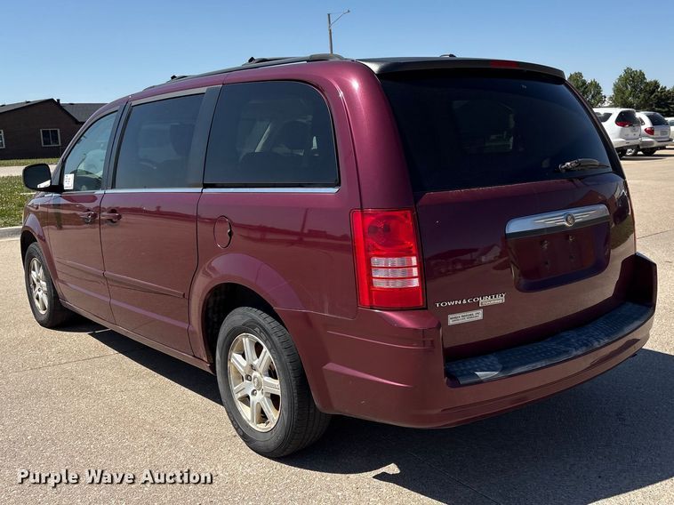 image for item FG2989 2008 Chrysler Town And Country van