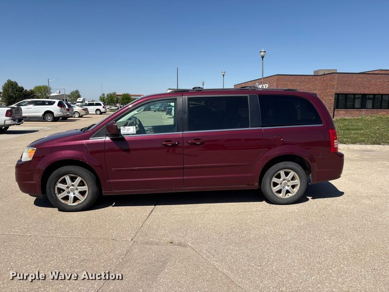image for item FG2989 2008 Chrysler Town And Country van