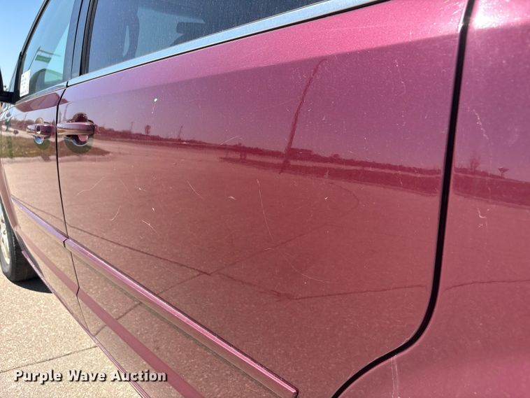 image for item FG2989 2008 Chrysler Town And Country van