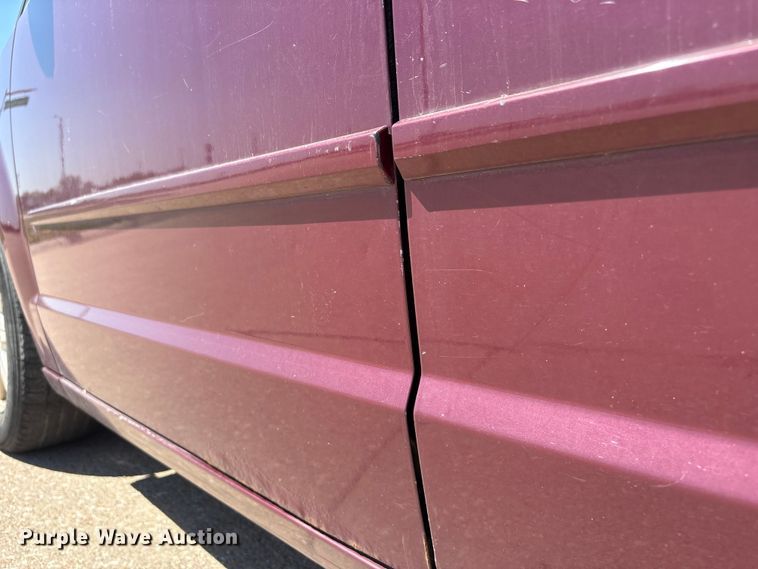 image for item FG2989 2008 Chrysler Town And Country van