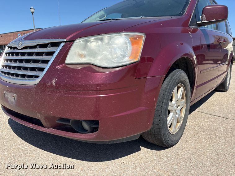 image for item FG2989 2008 Chrysler Town And Country van