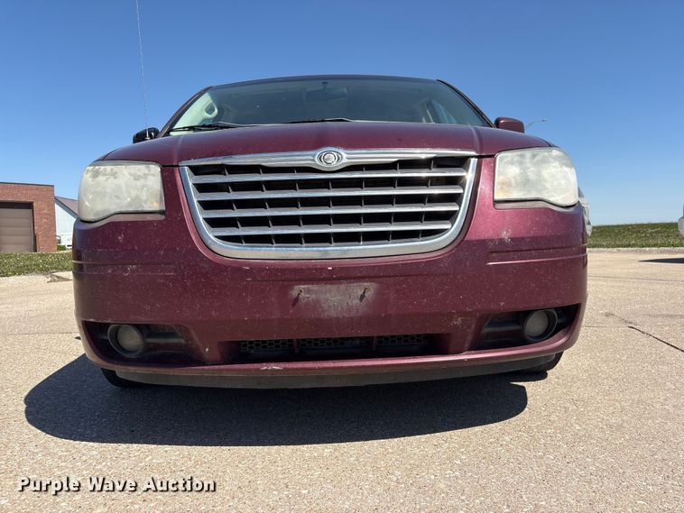 image for item FG2989 2008 Chrysler Town And Country van