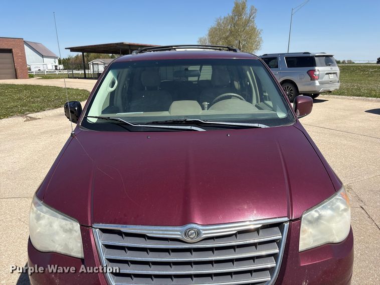 image for item FG2989 2008 Chrysler Town And Country van
