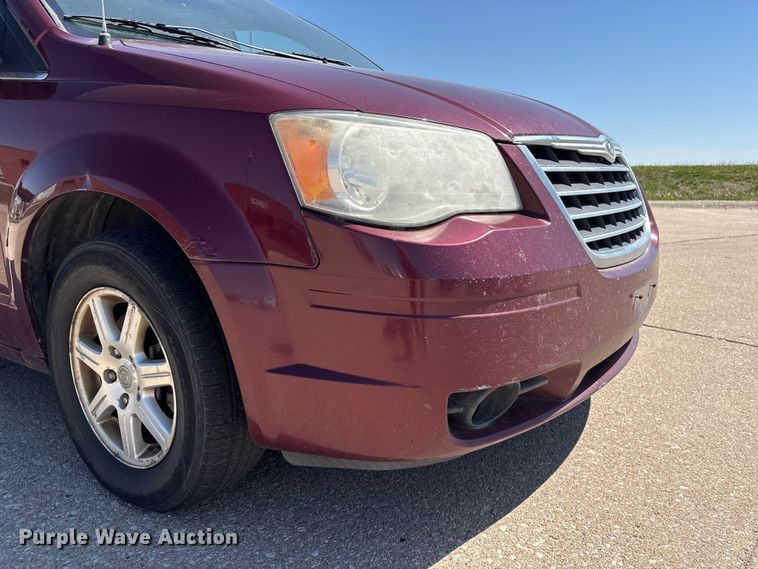 image for item FG2989 2008 Chrysler Town And Country van