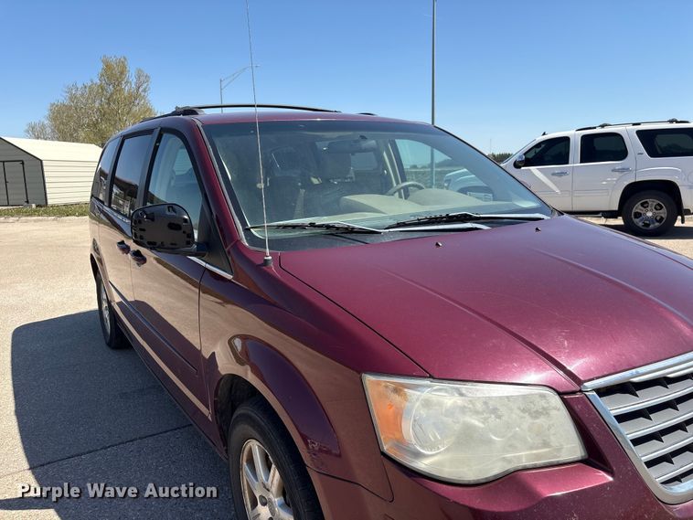 image for item FG2989 2008 Chrysler Town And Country van