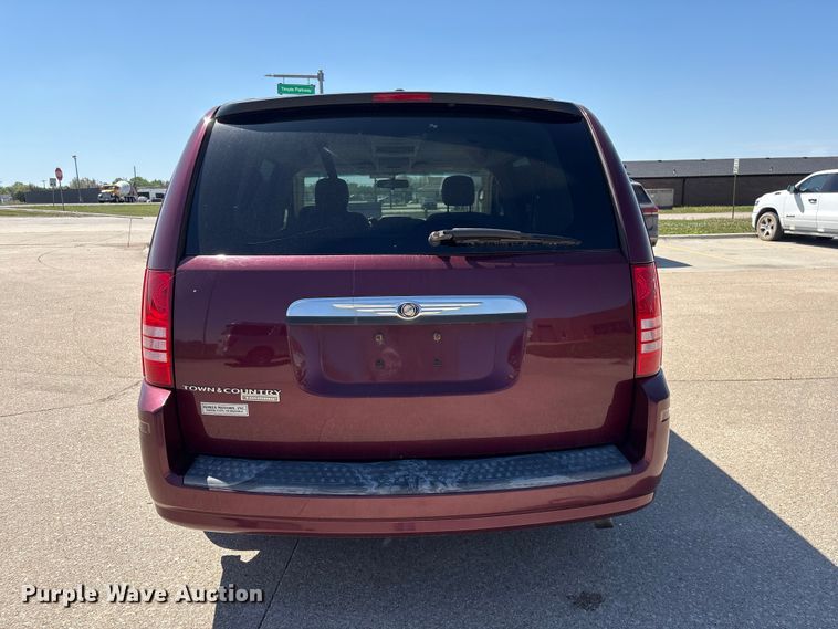 image for item FG2989 2008 Chrysler Town And Country van