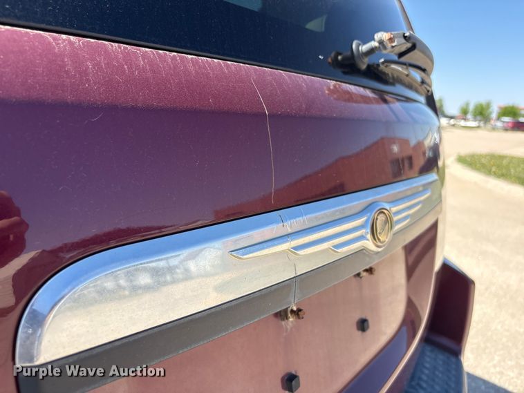 image for item FG2989 2008 Chrysler Town And Country van