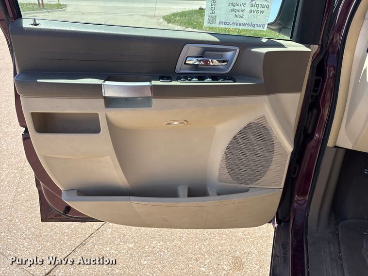 image for item FG2989 2008 Chrysler Town And Country van
