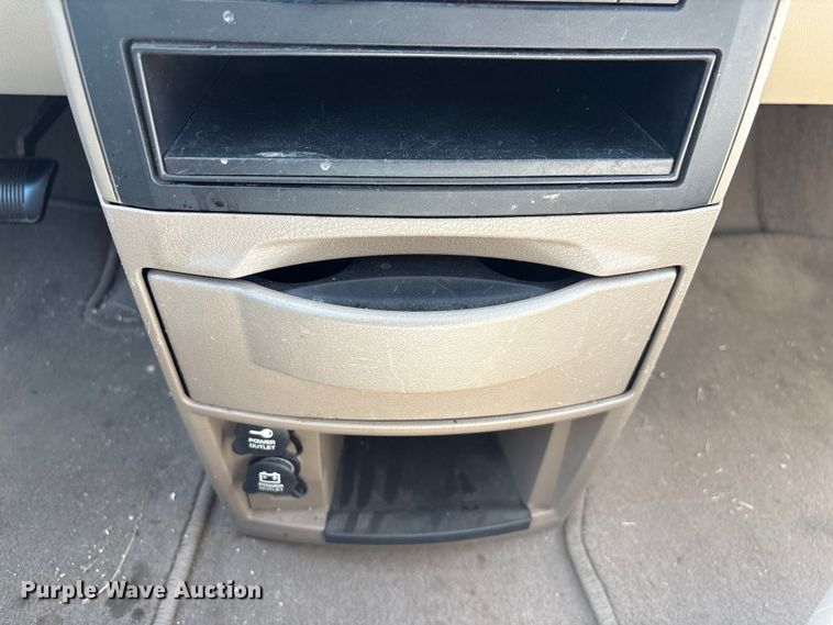 image for item FG2989 2008 Chrysler Town And Country van