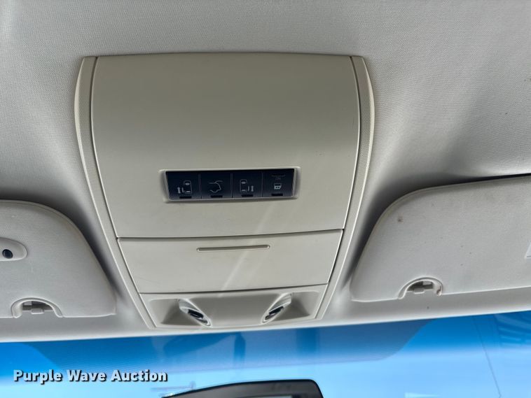 image for item FG2989 2008 Chrysler Town And Country van