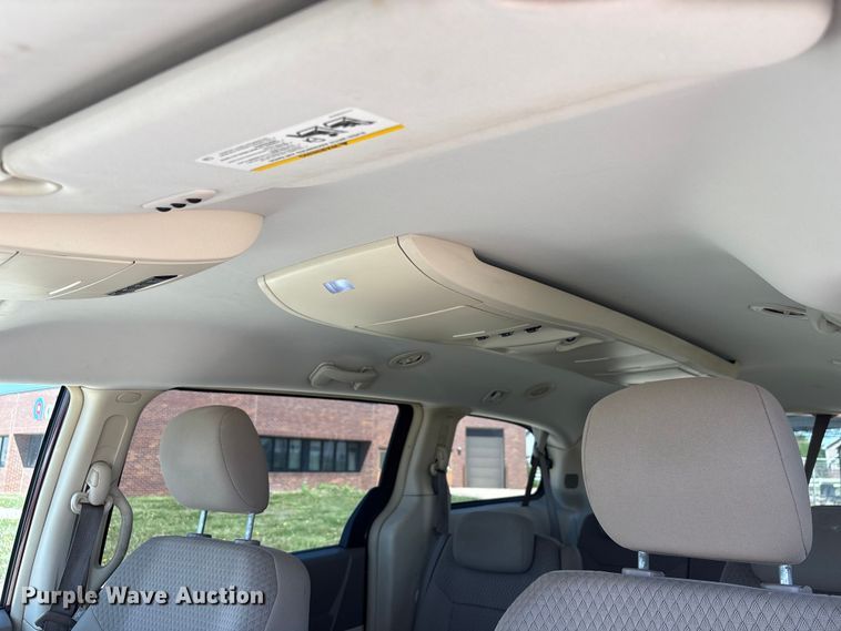image for item FG2989 2008 Chrysler Town And Country van