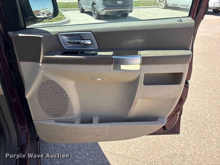 image for item FG2989 2008 Chrysler Town And Country van
