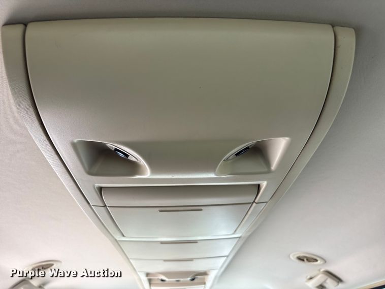 image for item FG2989 2008 Chrysler Town And Country van