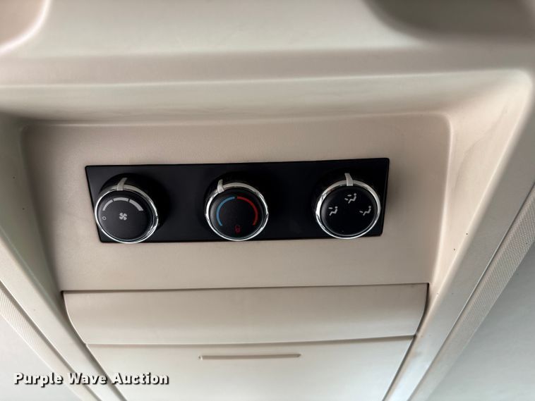image for item FG2989 2008 Chrysler Town And Country van