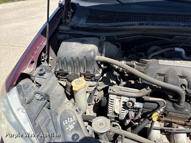 image for item FG2989 2008 Chrysler Town And Country van