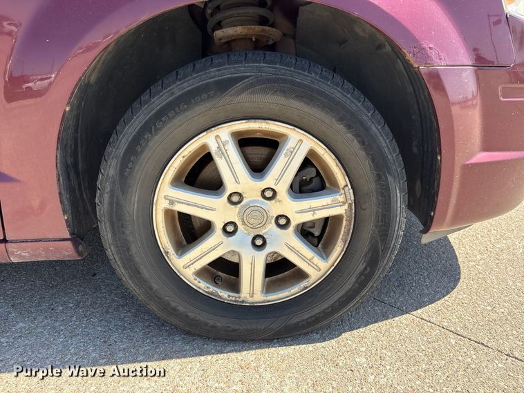 image for item FG2989 2008 Chrysler Town And Country van