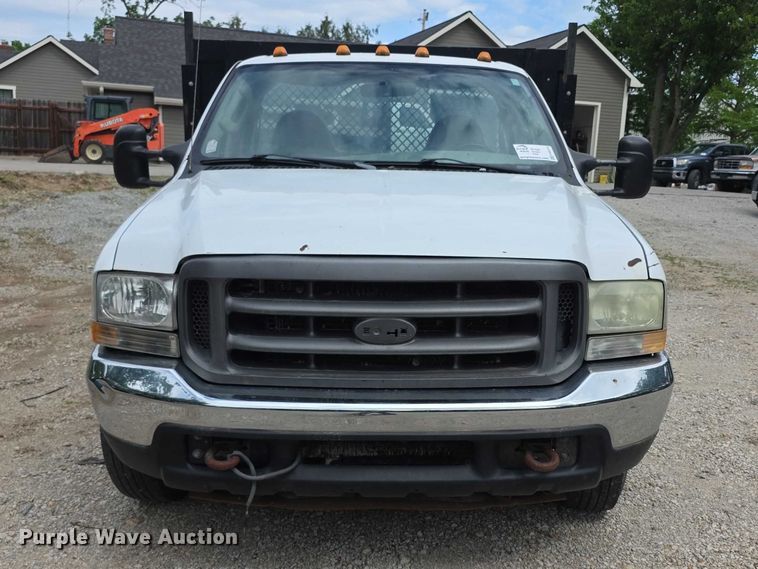 image for item FH6019 2004 Ford F350 Super Duty  flatbed pickup truck