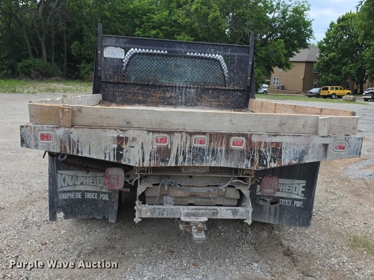 image for item FH6019 2004 Ford F350 Super Duty  flatbed pickup truck