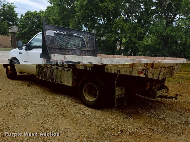 image for item FH6019 2004 Ford F350 Super Duty  flatbed pickup truck