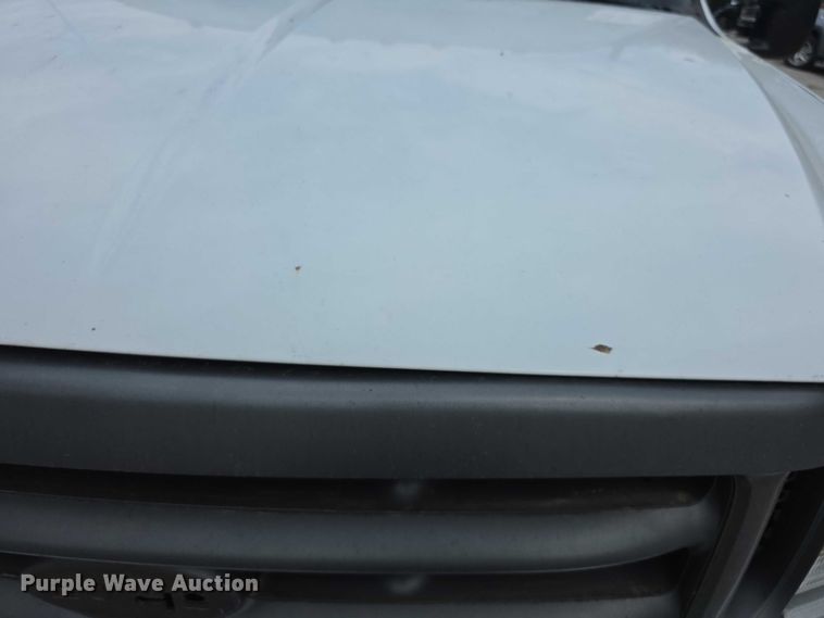 image for item FH6019 2004 Ford F350 Super Duty  flatbed pickup truck