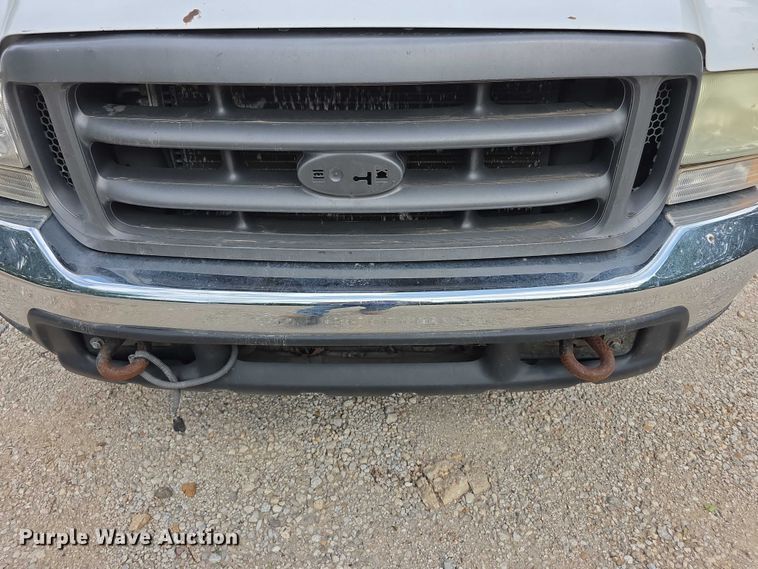 image for item FH6019 2004 Ford F350 Super Duty  flatbed pickup truck