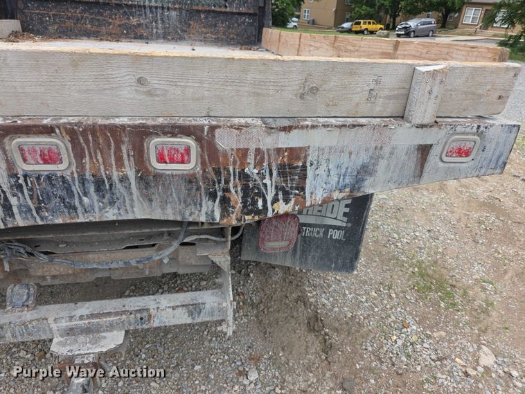 image for item FH6019 2004 Ford F350 Super Duty  flatbed pickup truck