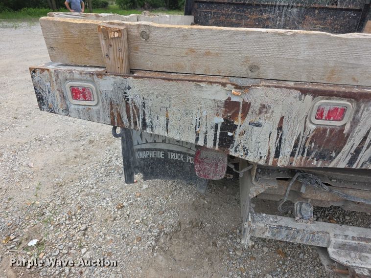 image for item FH6019 2004 Ford F350 Super Duty  flatbed pickup truck