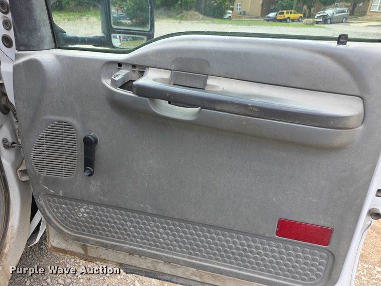image for item FH6019 2004 Ford F350 Super Duty  flatbed pickup truck