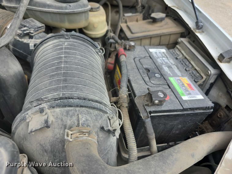 image for item FH6019 2004 Ford F350 Super Duty  flatbed pickup truck