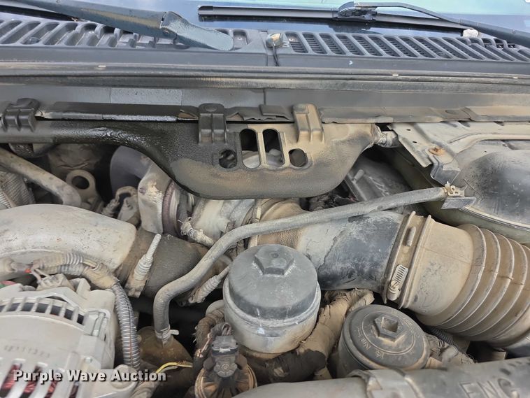 image for item FH6019 2004 Ford F350 Super Duty  flatbed pickup truck