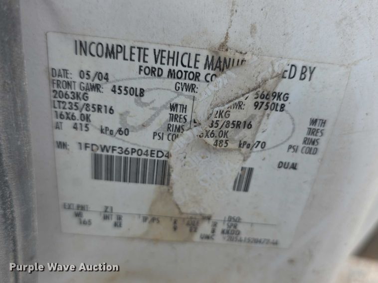 image for item FH6019 2004 Ford F350 Super Duty  flatbed pickup truck