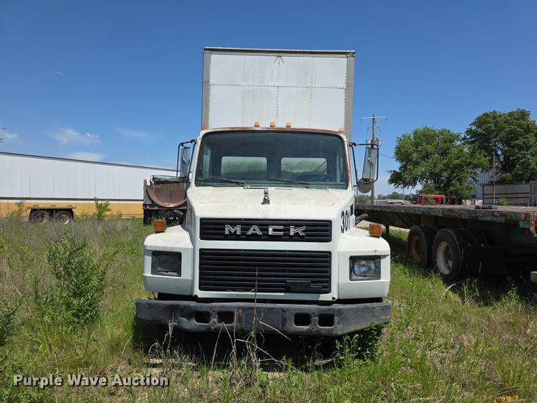 image for item FH6029 1989 Mack CS box truck