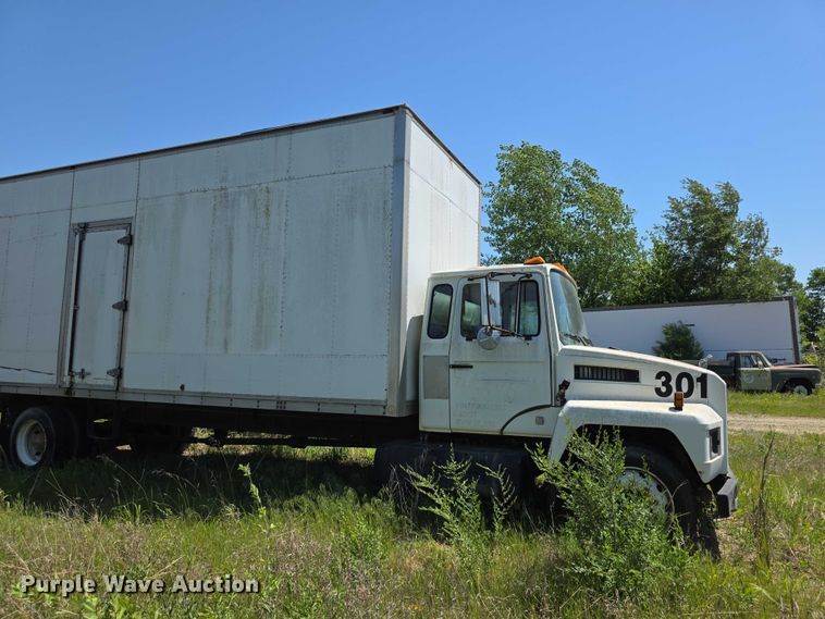 image for item FH6029 1989 Mack CS box truck
