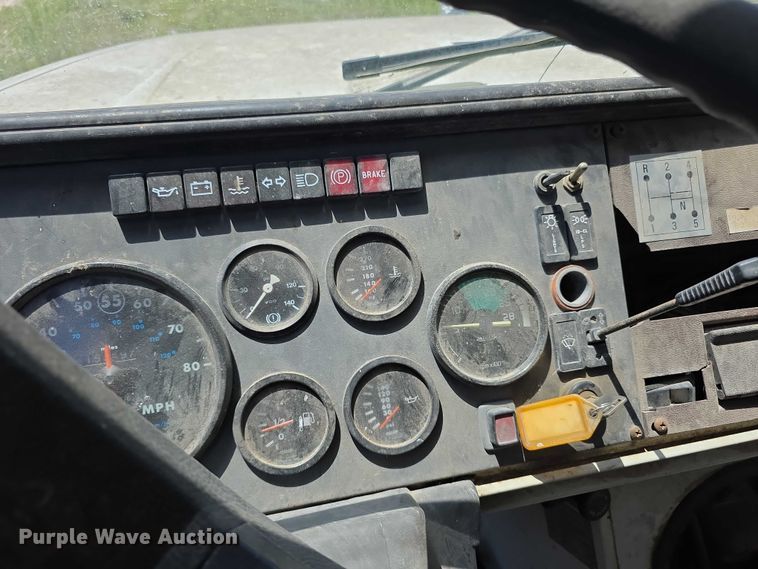 image for item FH6029 1989 Mack CS box truck