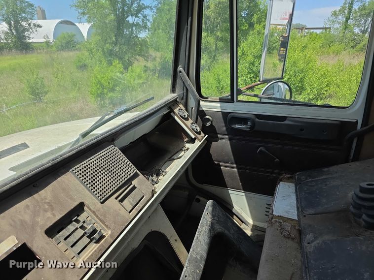 image for item FH6029 1989 Mack CS box truck