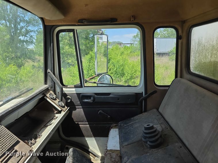 image for item FH6029 1989 Mack CS box truck
