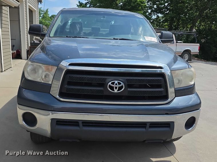 image for item FH6032 2010 Toyota Tundra Ext. Cab pickup truck
