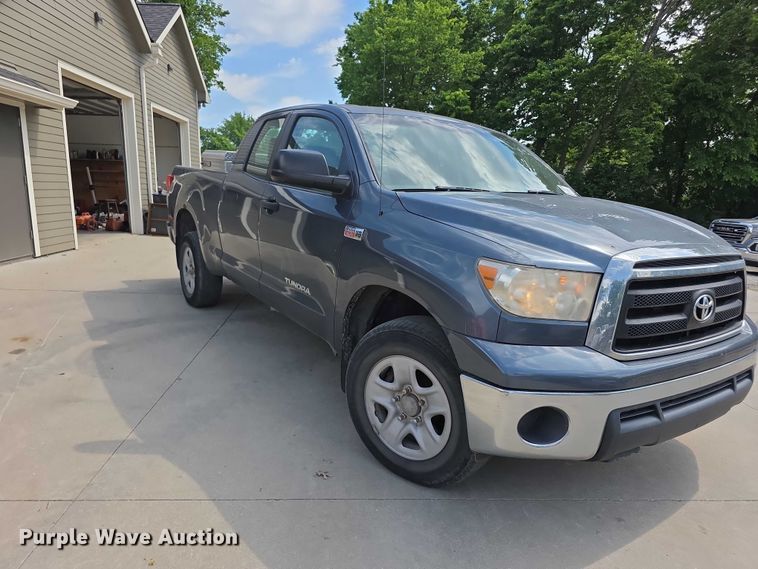 image for item FH6032 2010 Toyota Tundra Ext. Cab pickup truck