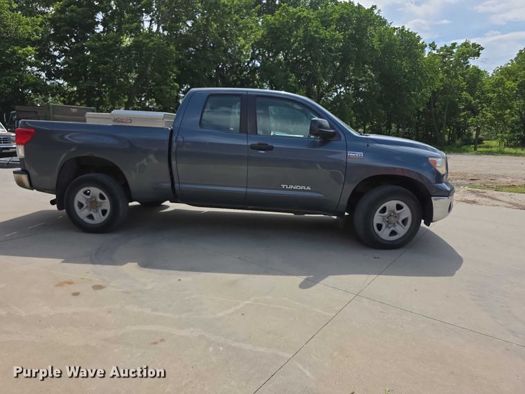 image for item FH6032 2010 Toyota Tundra Ext. Cab pickup truck