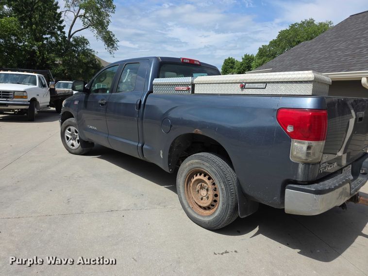 image for item FH6032 2010 Toyota Tundra Ext. Cab pickup truck